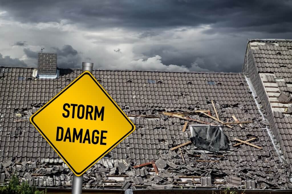 Storm damage sign Yellow damage warning sign in front of house